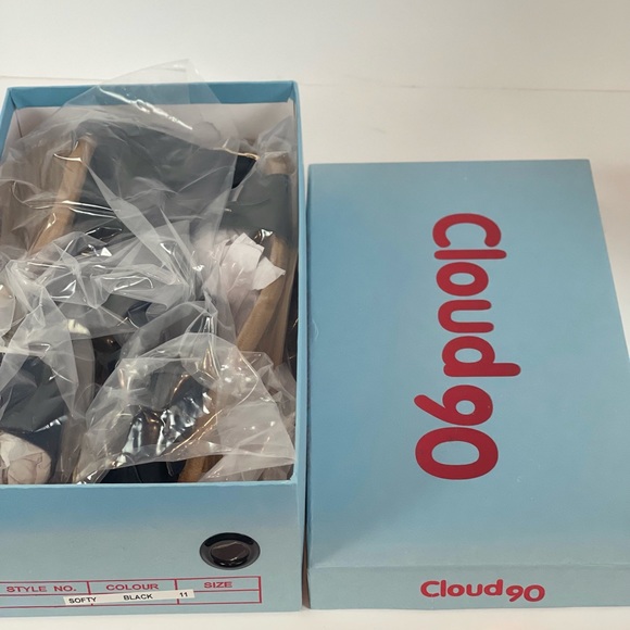 Softy Sandals by Cloud 90 (New) - Picture 2 of 7